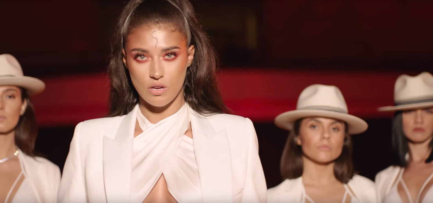 Detaliul rușinos observat în noul videoclip scos de Antonia! Fanii au crezut că nu văd bine