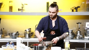 Un tânăr bucătar ajunge la "Chefi la cuțite" datorită iubitei: ,,Am venit aici pentru voi, când v-am văzut la televizor am plâns”