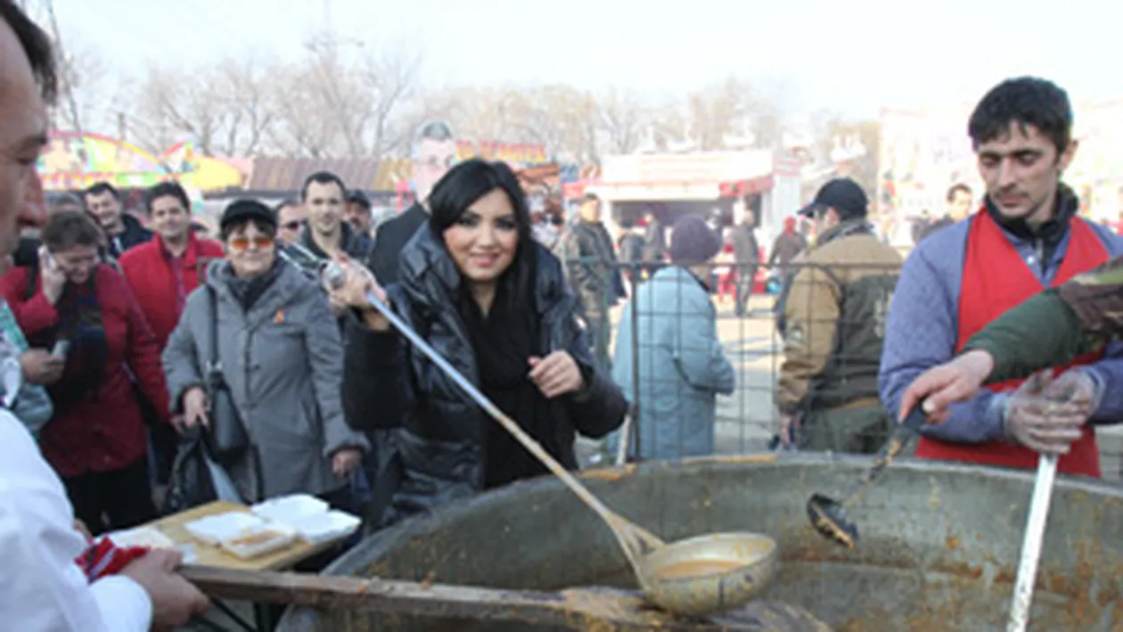 Adriana Bahmuteanu si sotul ei au facut o tona de fasole de Ziua Nationala! Am facut mancarea preferata a lui Prigoana Bucurestenii s-au ingramadit sa ia o portie!