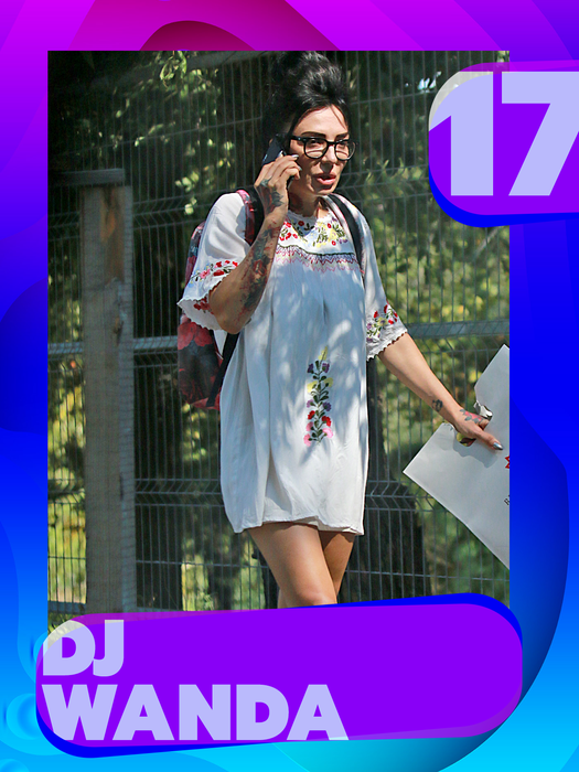 Ramona Olaru sau Delia, în TOP 25 sexy-vedete care… Iluzie optică, nu au nimic sub fustițe?!