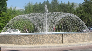 La noi ca la nimeni! Un sat din Bacau nu are apa potabila, dar are fantani arteziene