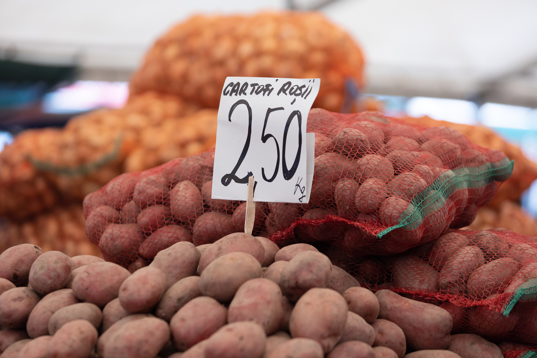 Agricultorii români avertizează că anul acesta cartofii vor fi mai puțini și mai scumpi