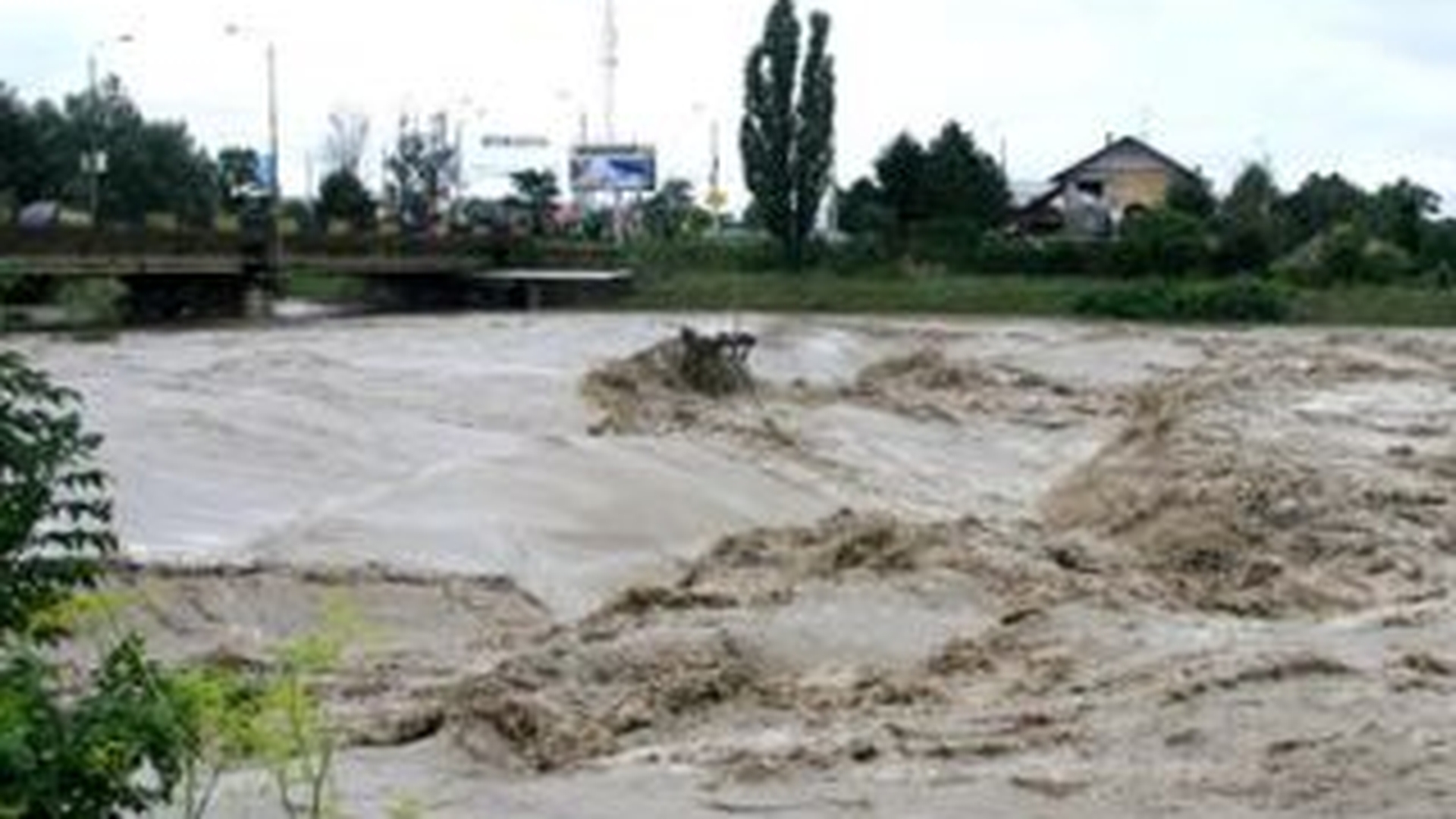 Cincizeci de persoane au fost evacuate in Caras-Severin din cauza inundatiilor