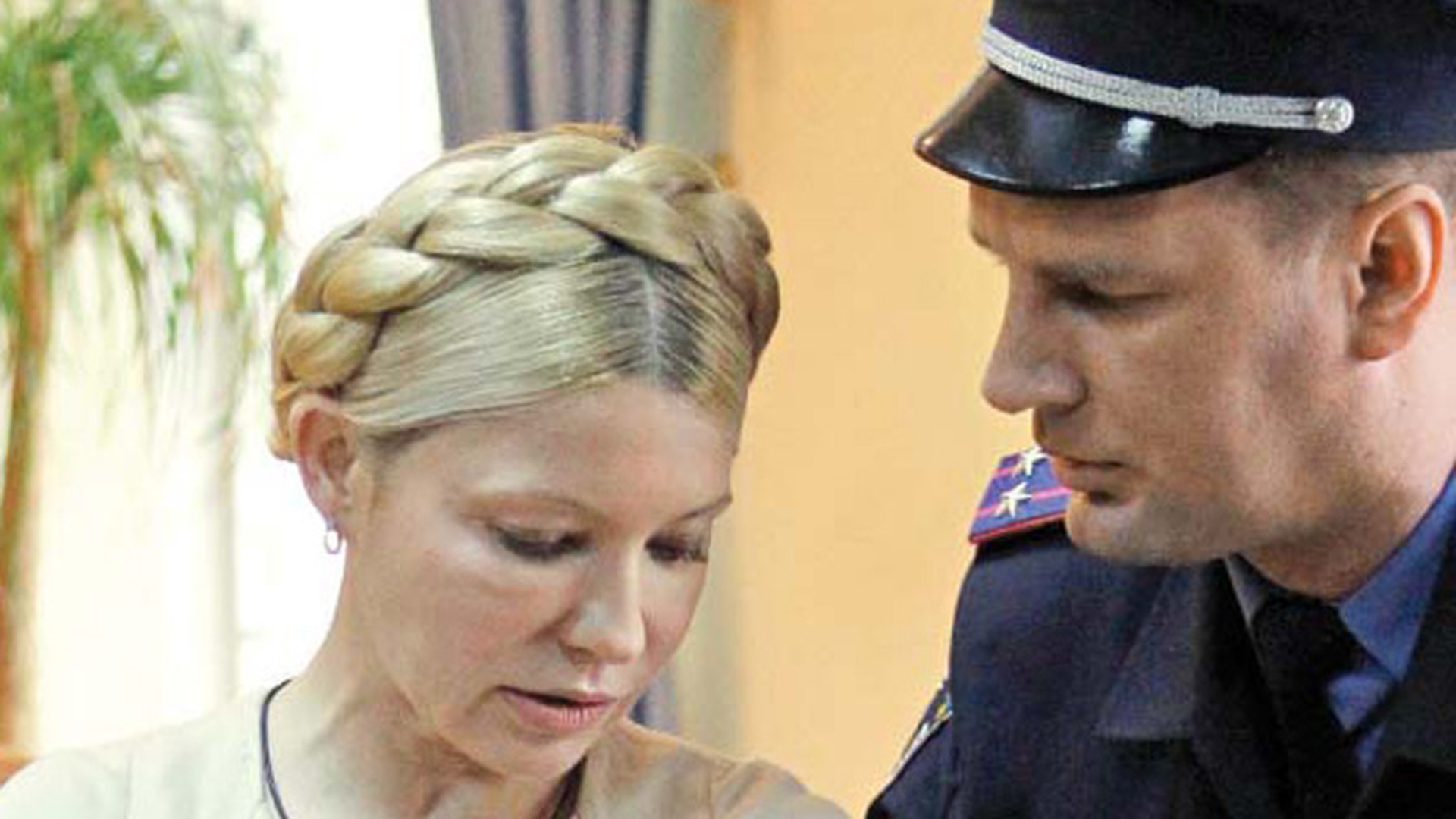 Iulia Timosenko s-a intors in penitenciar, dupa ce a refuzat ingrijirile medicale la spital