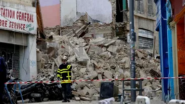 Trei persoane au murit în urma prăbușirii a două clădiri în orașul Marsilia din sudul Franței | FOTO