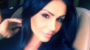 ”Iepuraş Playboy” prădat chiar în Ajunul Crăciunului! Iulia Roşca, uşurată de 5.500 de euro