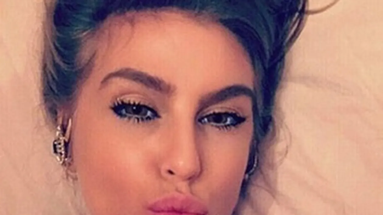 CORINA BUD, conversaţie ”fierbinte” cu un bărbat: ”Pe tocuri stiletto din lac negru şi...“