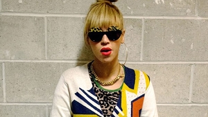 Uber cool! Beyonce şi-a arătat picioarele super sexy într-un pictorial inedit!