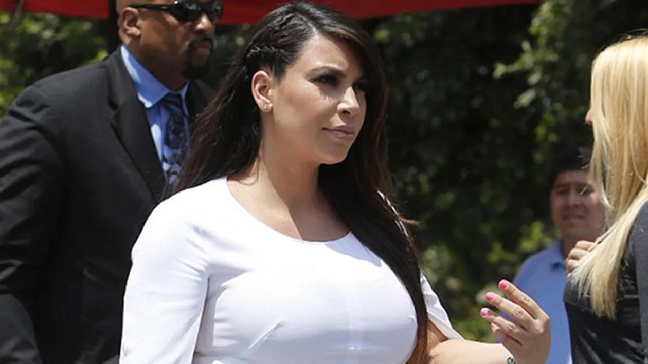 Picioarele parca ii explodeaza Toata lumea s-a speriat cand au vazut-o! Cum s-a afisat Kim Kardashian la un eveniment monden