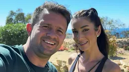 Magicianul Robert Tudor și soția sa, alături de un fotbalist de la Cupa Mondială! În compania cui s-au fotografiat cei doi