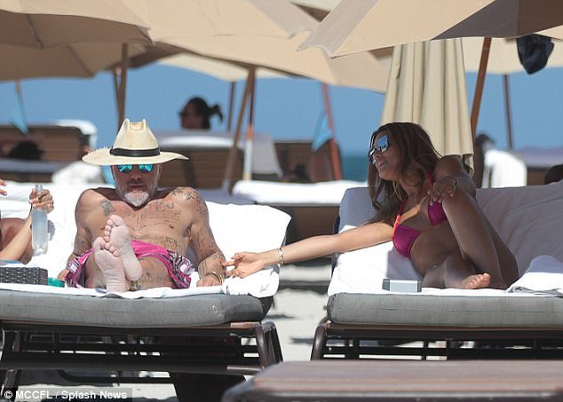 Cu ce bombă sexy a apărut la plajă Gianluca Vacchi după despărţirea de Giorgia!