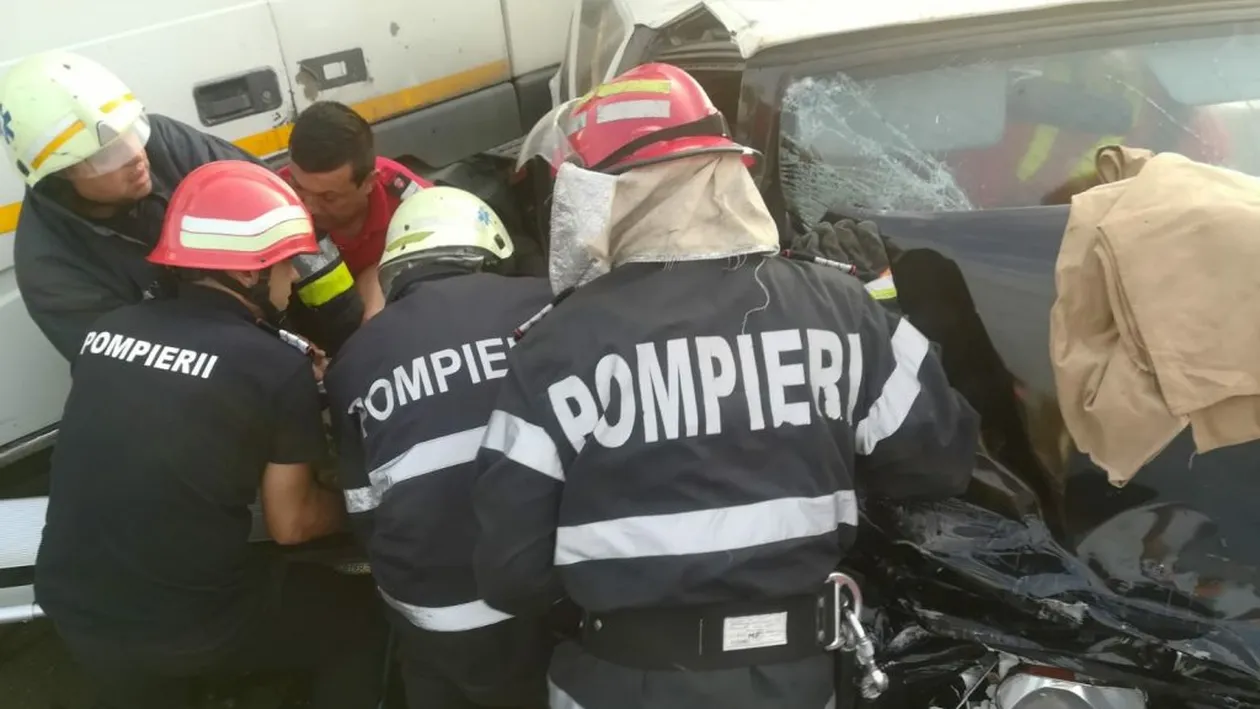 Doi răniți grav în urma impactului dintre un tir și un autoturism pe Valea Ursului, în Argeș