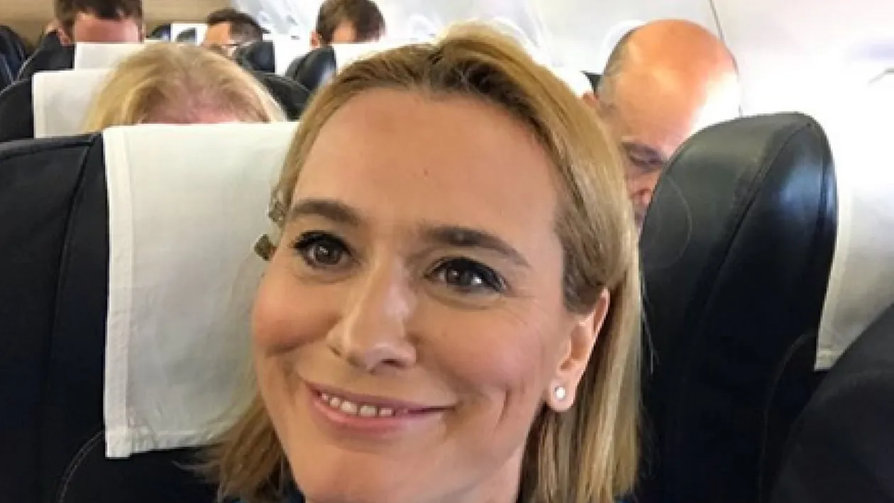 Andreea Esca a făcut record de like-uri pe Instagram după ce și-a făcut selfie cu Papa!