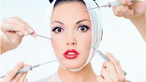 Orice interventie cosmetica necorespunzatoare poate lasa urme pe fata ta! Esteticiana vs. cosmeticiana