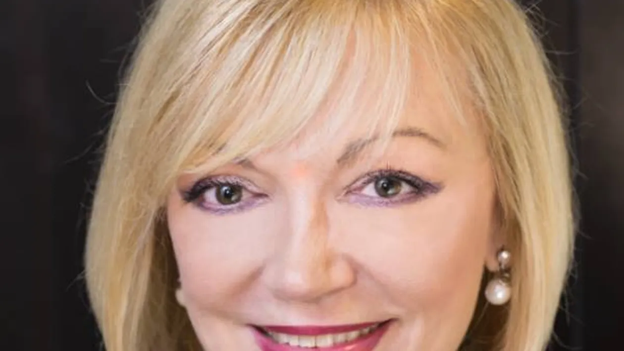 Povestea fabuloasa a unei scriitoare din Bucuresti! S-a trezit ca nu mai incape nici in haine XXL si s-a facut nutritionista