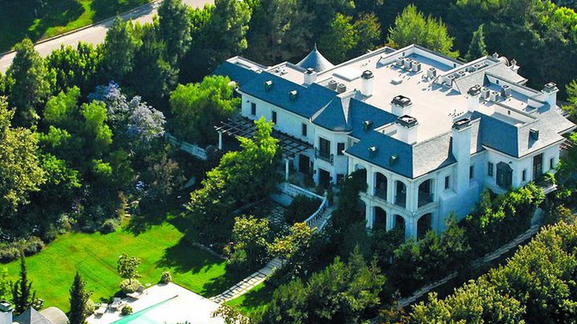 Cine vrea casa unde a murit Michael?