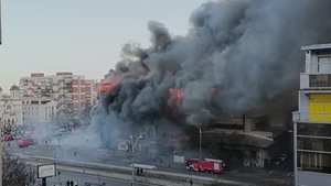 BREAKING NEWS! Incendiu de proporții în București! Arde un centru comercial. Imagini cumplite