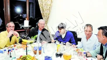 Legendele ros-albastrilor au sarbatorit 26 de ani de la triumful in Cupa Campionilor. Tov. Vali Ceausescu, maestru de ceremonii la petrecerea vitezistilor