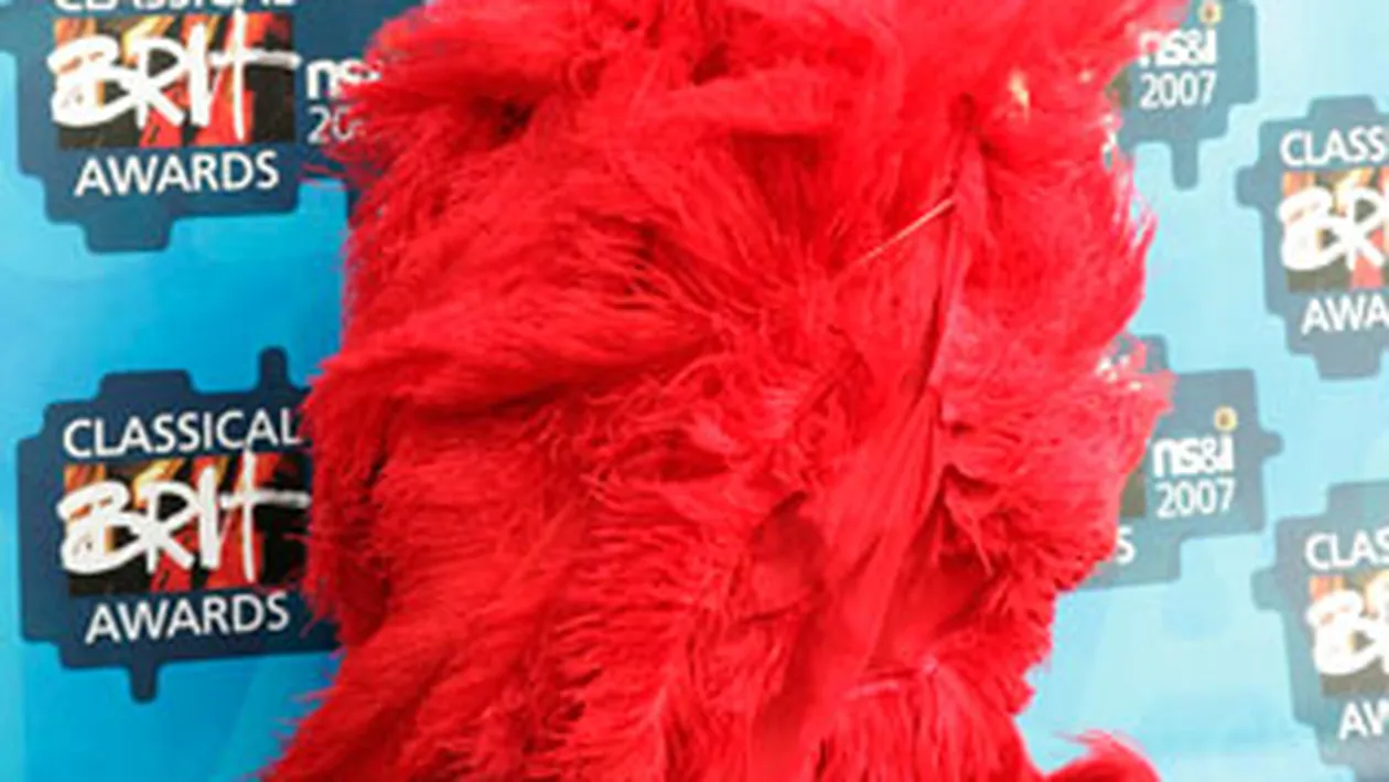 Ea e urmatorul pasager celebrul de pe Statia Spatiala Internationala! Afla ce cantareata va pleca in cosmos in 2015!