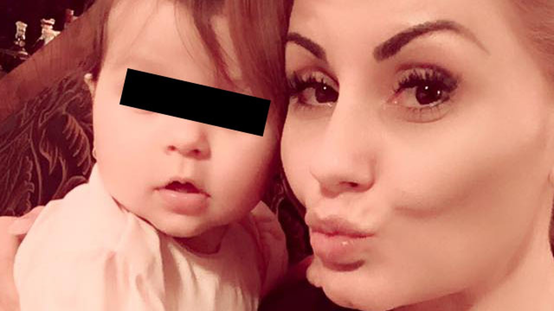 Emilia Ghinescu are o fetiţă frumuşică foc!  Cum arată fiica artistei la numai câteva luni