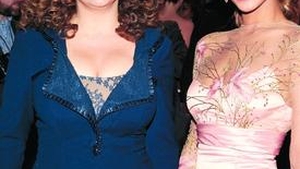 Zici ca sunt surori, nu mama si fiica