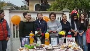 Luiza Melencu a fost sărbătorită, vineri, de Sfinții Mihail și Gavril, în lipsă. Familia a cântat cu ochii în lacrimi ”La mulți ani!”