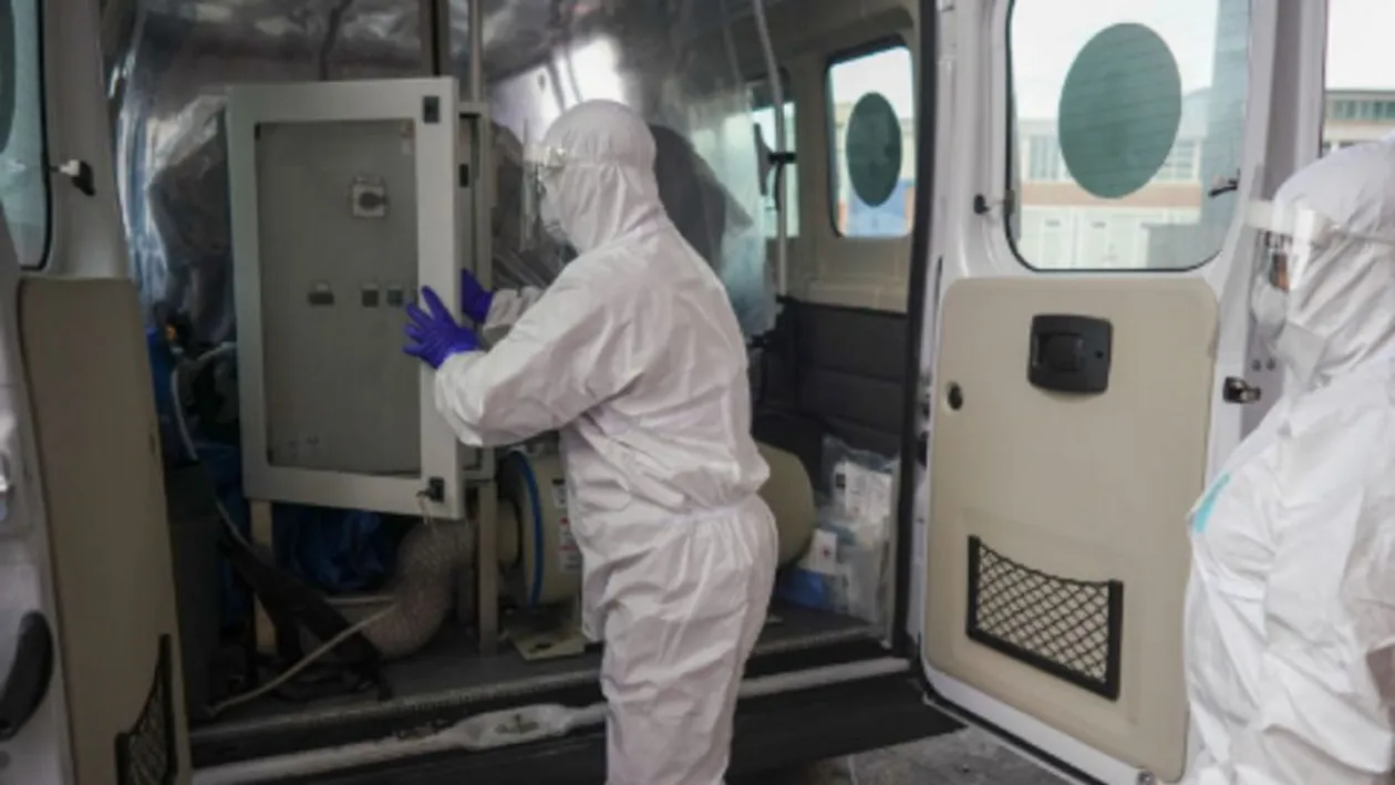 Persoanele aflate în carantină în fosta tabără de la Arbănaşi, mutate la un hotel după ce au reclamat condiţiile proaste