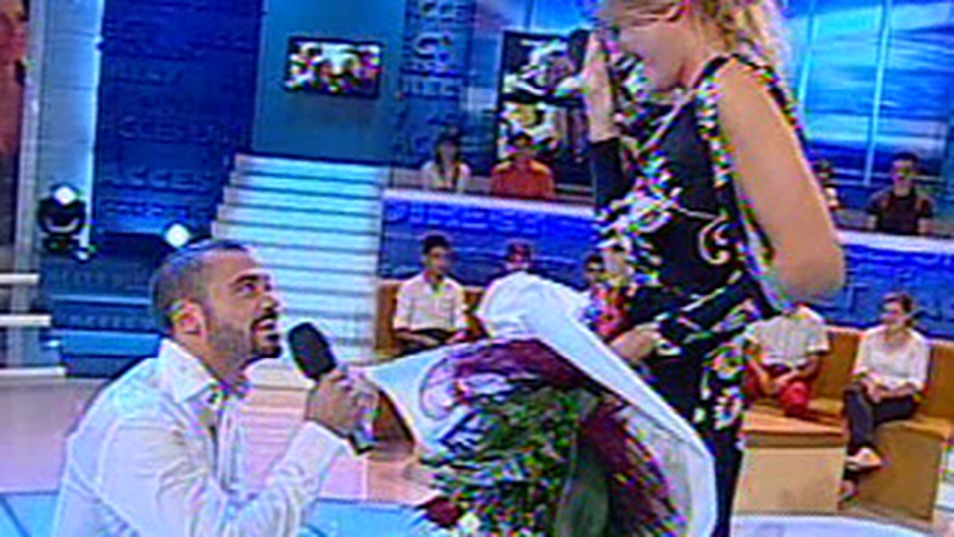 VIDEO Burlacul se insoara! A cerut-o de sotie pe Ana Maria in direct la TV!