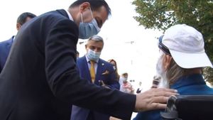 Incident cu Ludovic Orban după ieșirea de la vot: ce i-a spus un bărbat în scaunul cu rotile