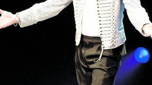 Sfarsitul subit al Megastarului a lasat in urma numeroase teorii si semne de intrebare. Controversa secolului: Michael Jackson, mort sau disparut?