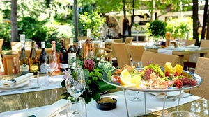 De la 1 iunie românii vor putea merge din nou la hoteluri, pensiuni și restaurante, dar trebuie să respecte niște reguli