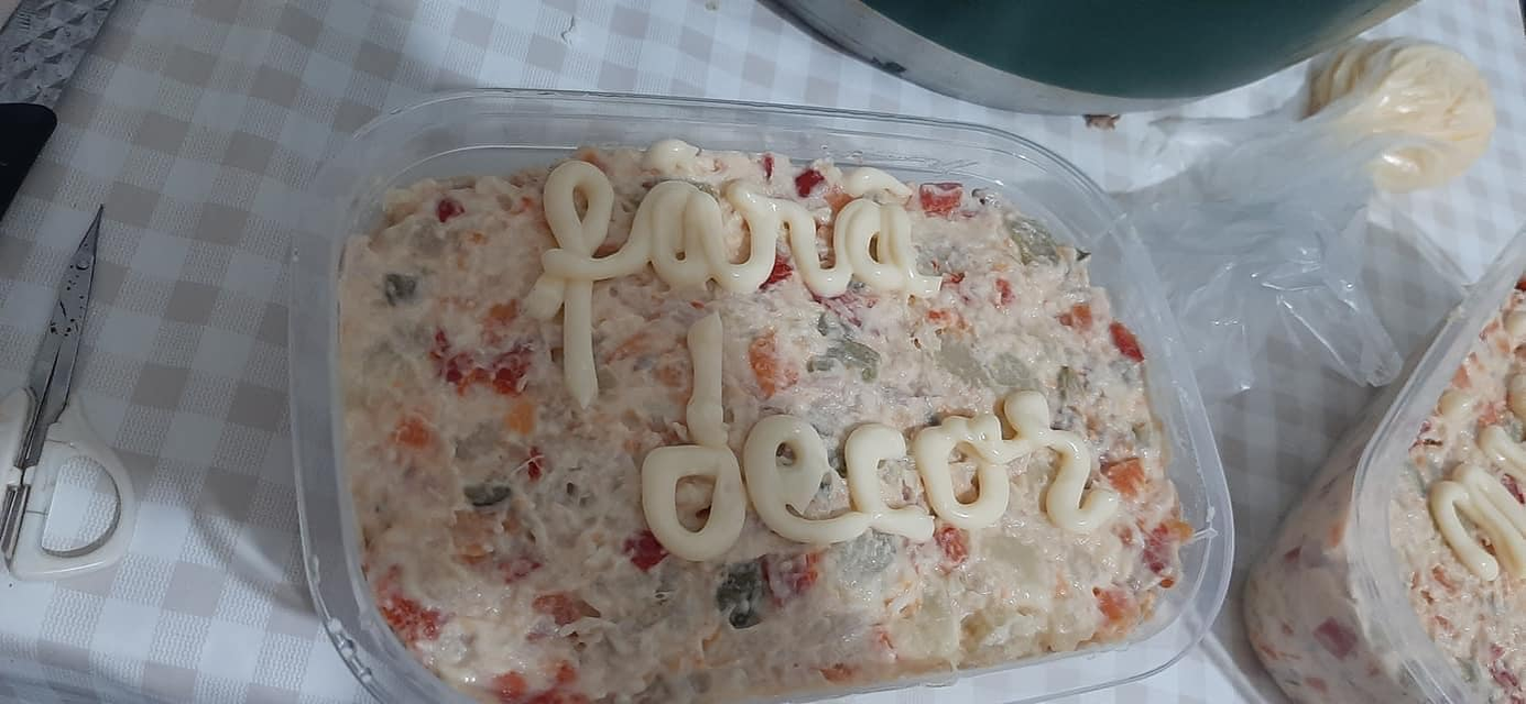 Salata de boeuf este nelipsită de sărbători/ Sursa foto: Facebook
