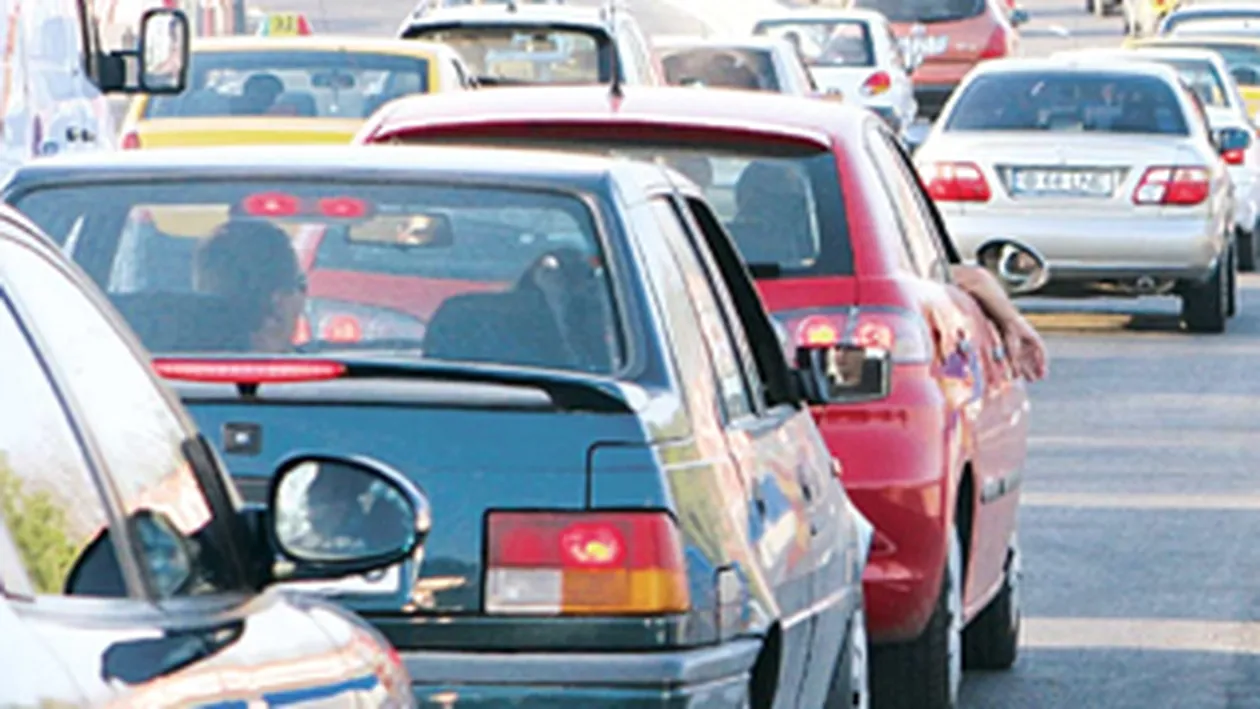 Coloana de masini pe Valea Prahovei, in ambele sensuri de mers!