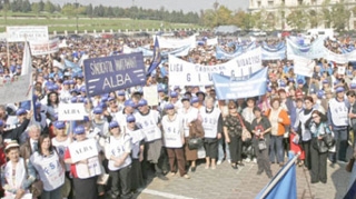 Sindicalistii au contramandat plecarea la mitingul din Capitala, din respect pentru presedinte