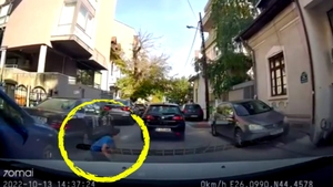 Escrocheria "Insurance Scam" cu final neașteptat, în Constanța! Ce s-a întâmplat după ce acest copil s-a aruncat în fața mașinii, pentru a face rost de bani