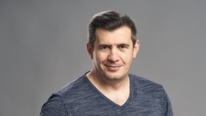 Monica, femeia care se iubește cu Dragoș Pătraru, de la Starea Nației. Cum arată soția vedetei de la Prima Tv și de când durează relația celor doi