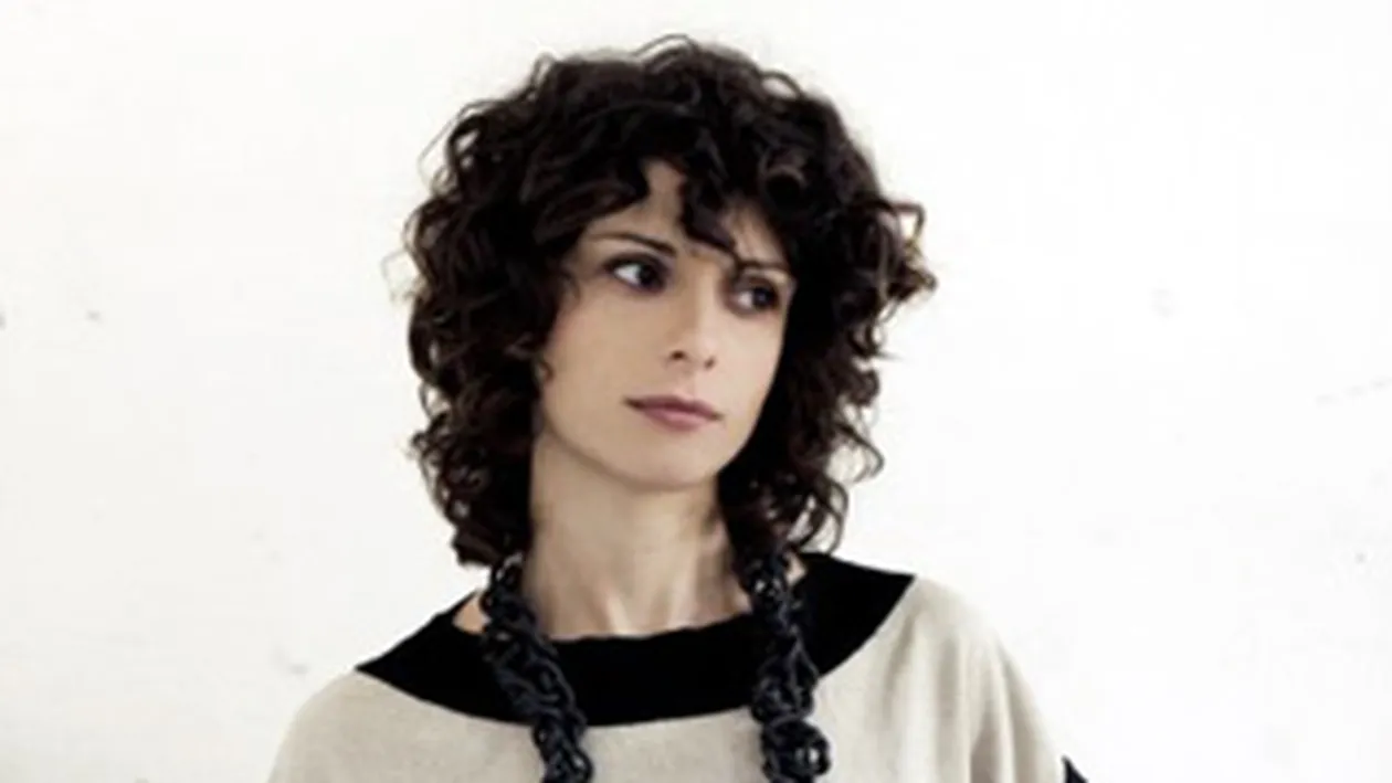 Ati purta un colier din cabluri electrice?