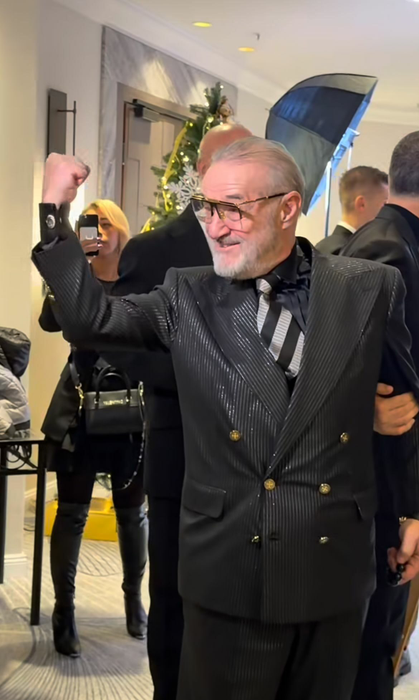 Tzancă Uraganu și Gigi Becali au făcut skandenberg în public, în cel mai scurt meci pe care l-ai văzut/ sursă foto: TikTok