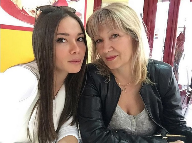 Anastasia Cecati, alături de mama ei