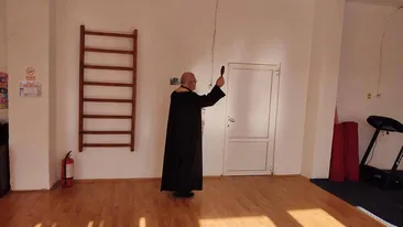 Inedit! Ce mai sfinţesc preoții din Caracal. O... sală de fitness