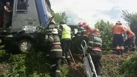 Accident teribil în Bistriţa! Trei fraţi au murit şi alţi doi sunt în stare gravă după ce maşina în care erau a fost călcată de tren