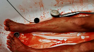 GROAZNIC! Cadavrele unui cuplu, gasite in baia apartamentului, care era plina de sange!