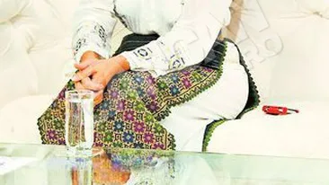 Emilia Ghinescu trebuie sa-i dea amantului sau aproximativ 80.000 de euro! Strange bani ca sa-si plateasca masina facuta cadou