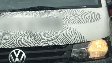 Fiica fostului premier l-a trimis la muncă. Soţul Oanei Roman s-a angajat şofer la o florărie, iar noi avem imaginile în exclusivitate