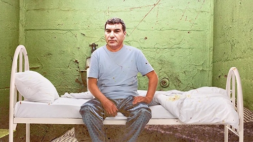 Clipe de coşmar pentru Borcea în spatele gratiilor! Ce a păţit după ce a fost mutat în celulă cu fraţii Becali