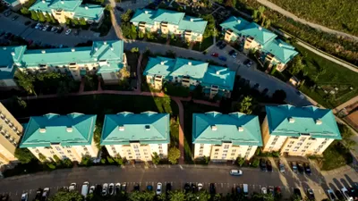 Cum alegi un dezvoltator imobiliar: 8 criterii esențiale