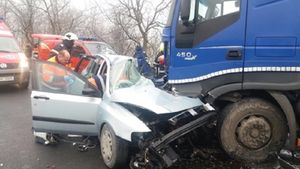Accident teribil în Hunedoara! O familie cu doi copii, spulberată de TIR. Imagini cutremurătoare
