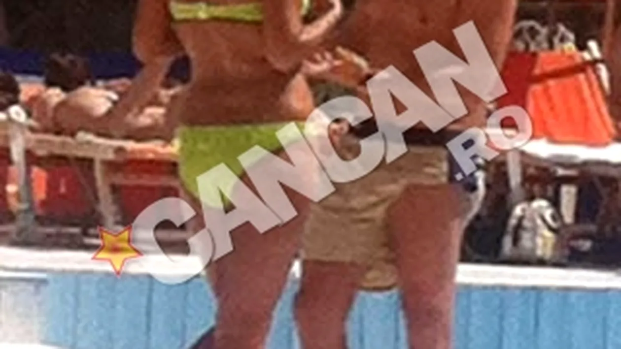 Sexy man walking, la piscina!  E burlac si-si permite! Uite cum agata Smiley, ud si gol, o blonda!