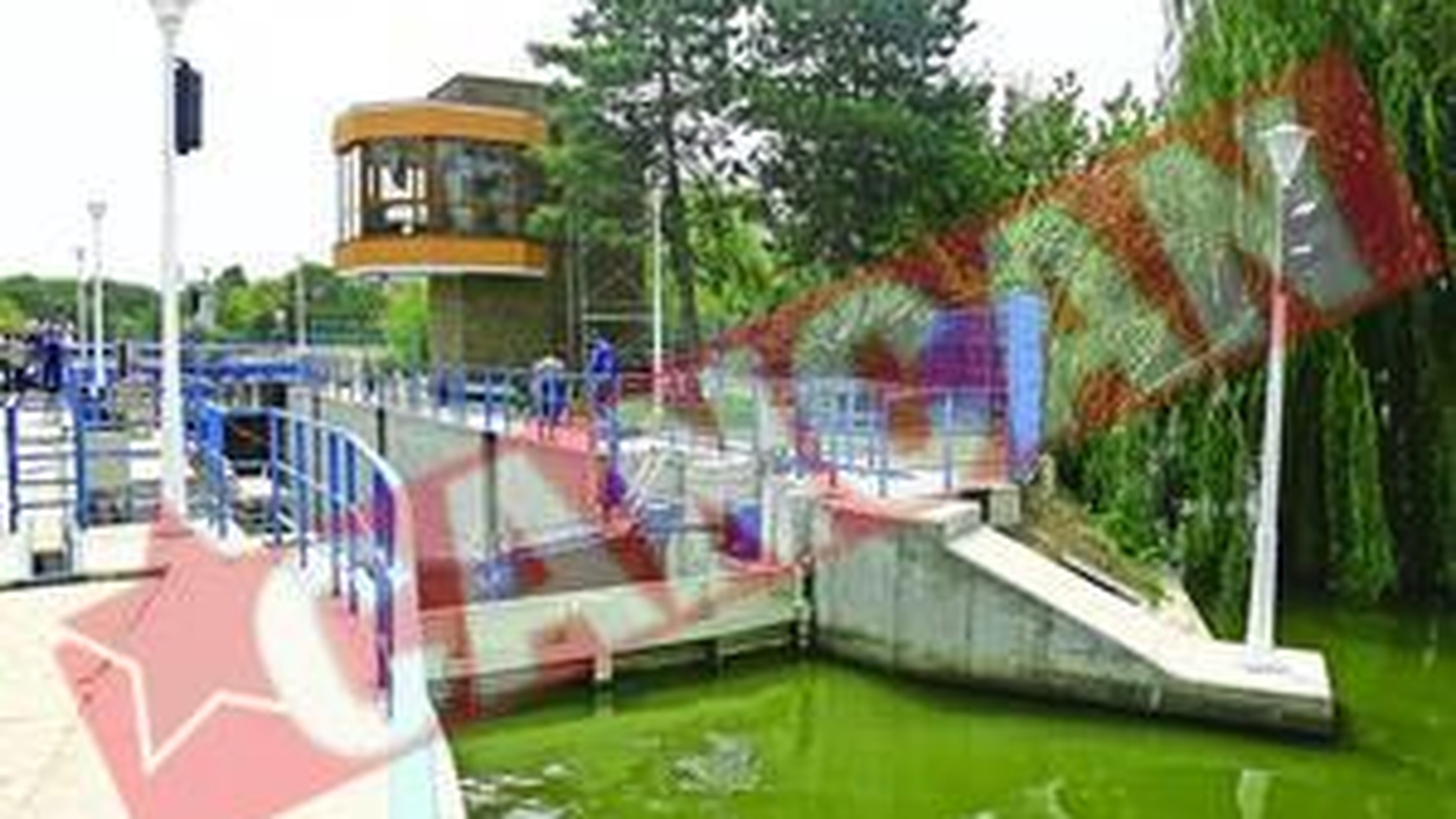 Picnicuri pe stranduri si plimbari cu vaporasul in parcul Herastrau