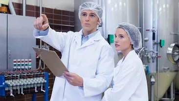 Singura meserie pentru care femeile primesc salarii mai mari decât bărbații, în România